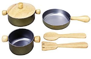 Dinette en bois et metal – poêles et casseroles